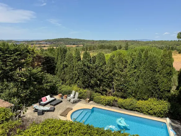 4-bedroom Villa In Palaja, France (130 M²)