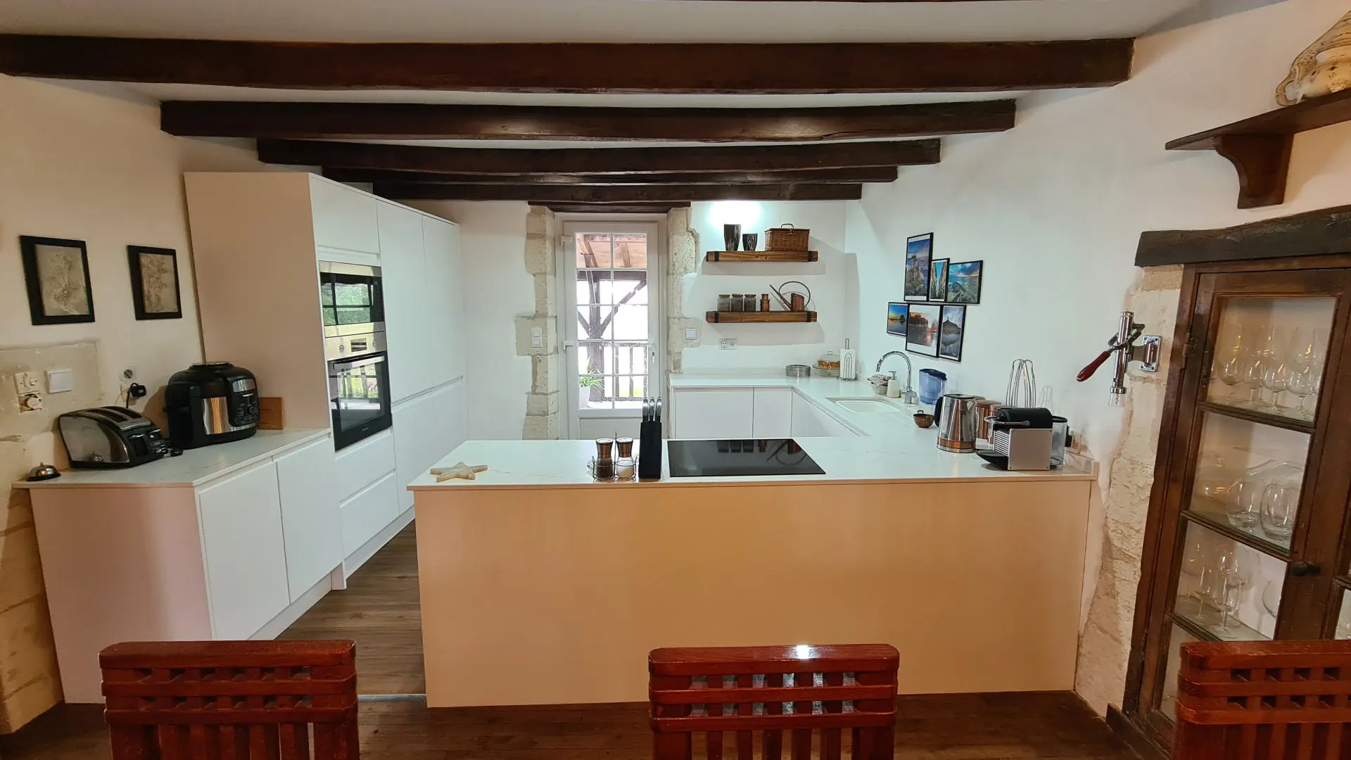 Village House Of 300 M² With 2 Guest Houses And Swimming Pool In [location]
