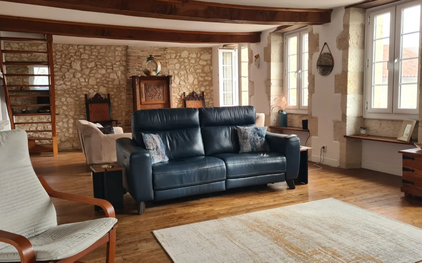 7-bedroom House In Saint-romain, France (198 M²)