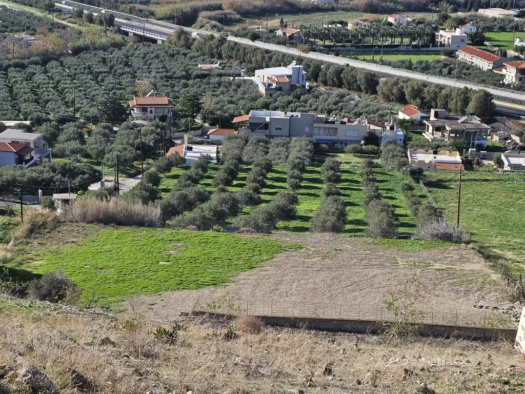 Land Of 2710 M² In Crete