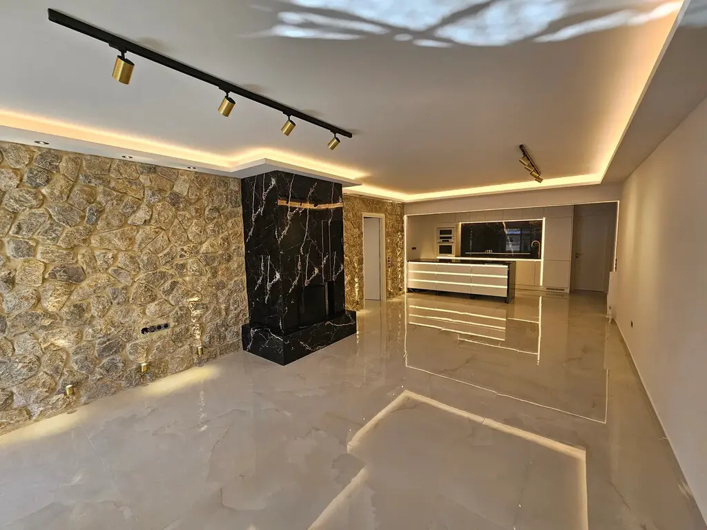 Flat Of 130 M² In Athens