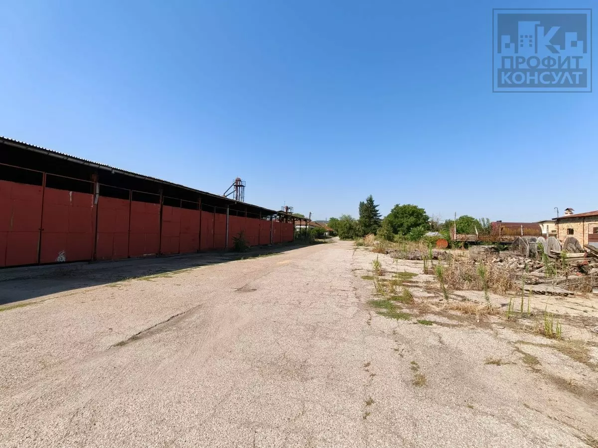 Plot Of Land With Warehouse In Parvomaytsi Village, Gorna Oryahovitsa Municipality