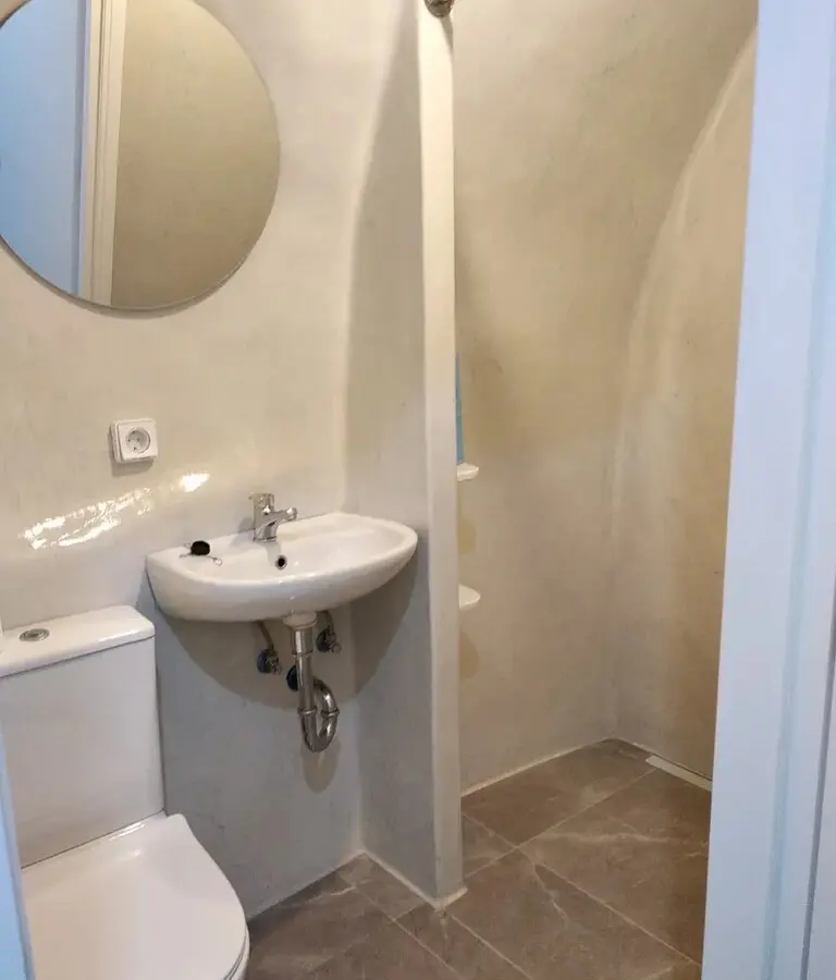 Complex In Santorini, Greece (217 M²)