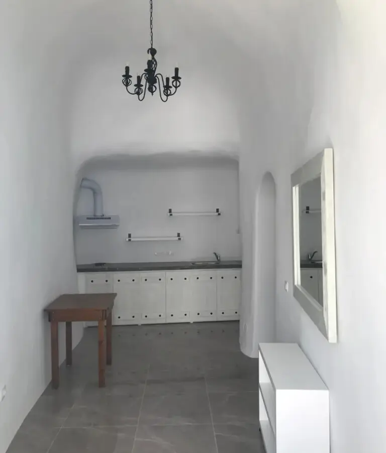 Complex In Santorini, Greece (217 M²)
