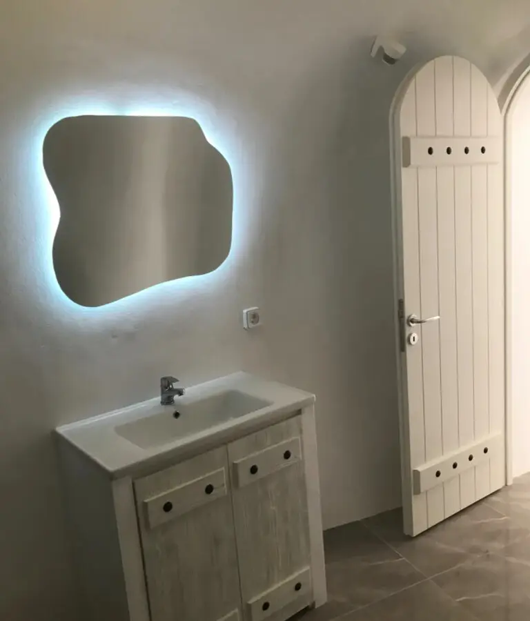 Complex In Santorini, Greece (217 M²)