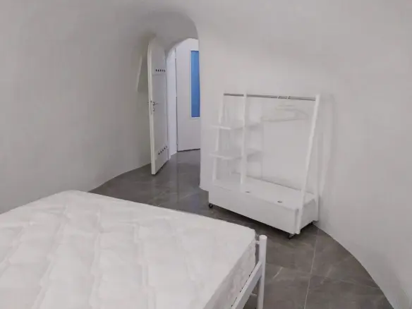 Complex In Santorini, Greece (217 M²)