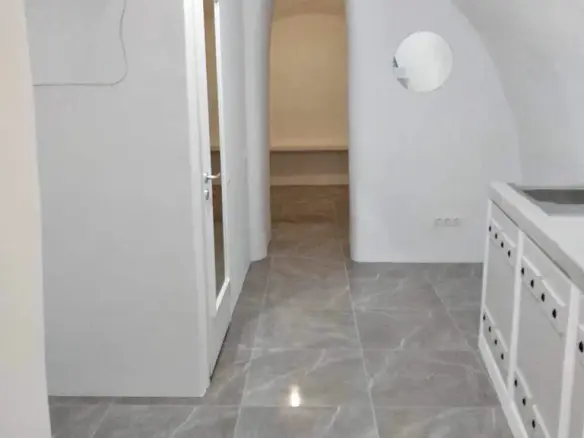 Complex In Santorini, Greece (217 M²)