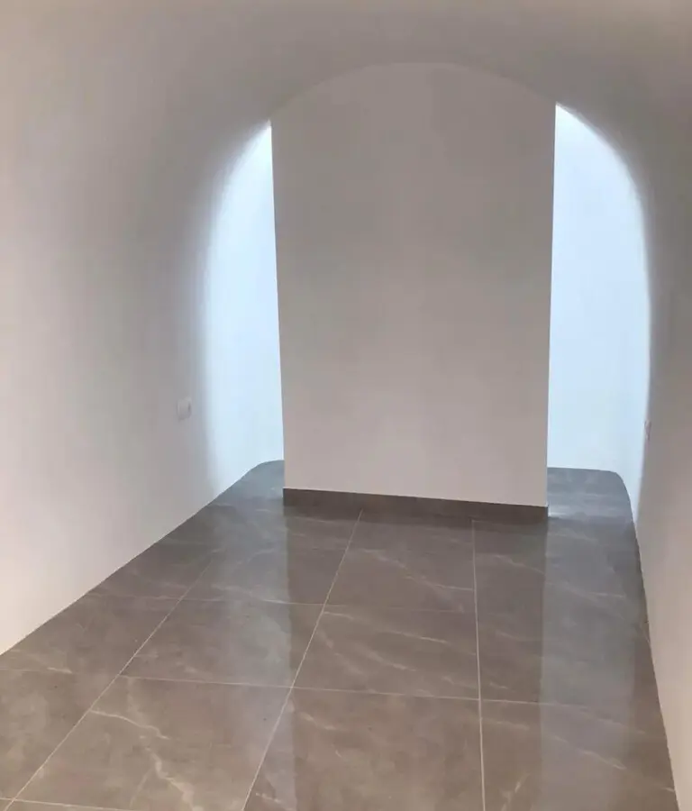 Complex In Santorini, Greece (217 M²)