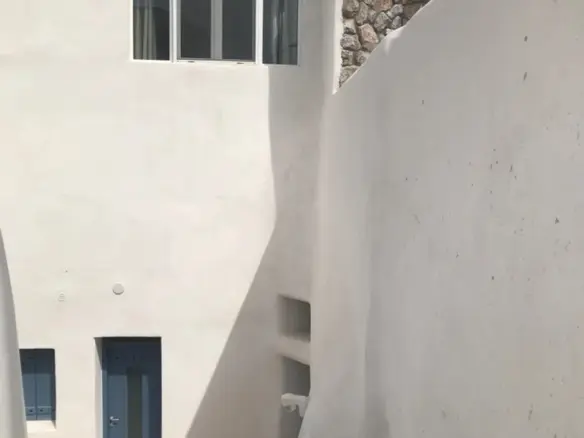 Complex In Santorini, Greece (217 M²)