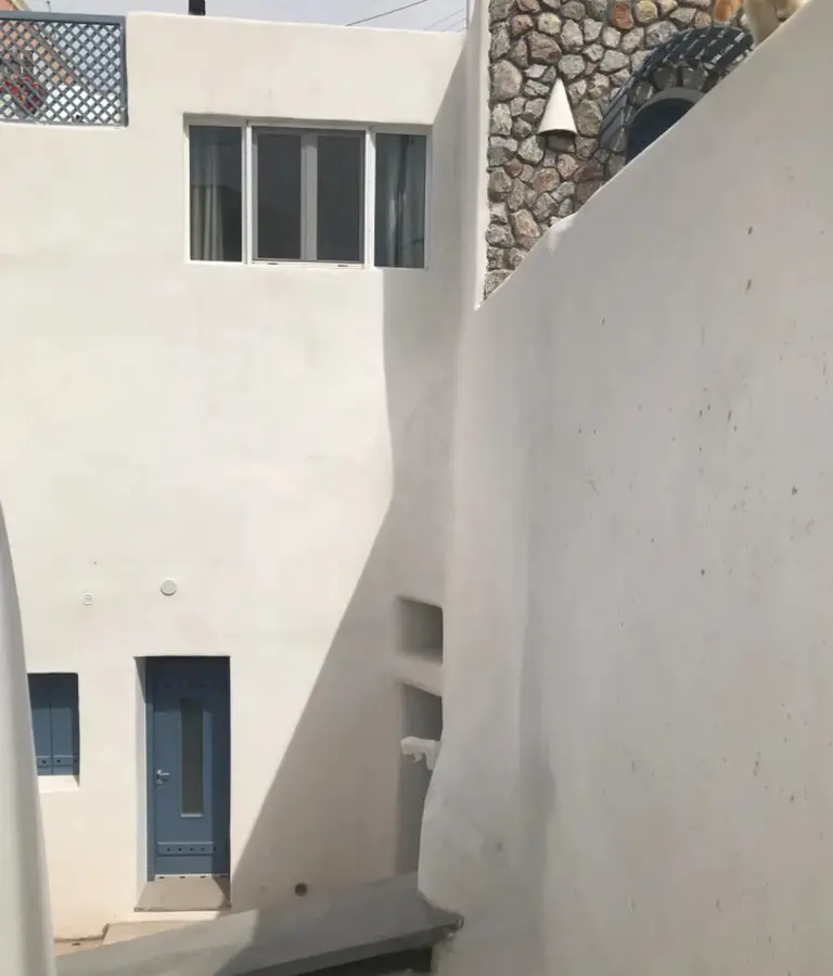 Complex In Santorini, Greece (217 M²)