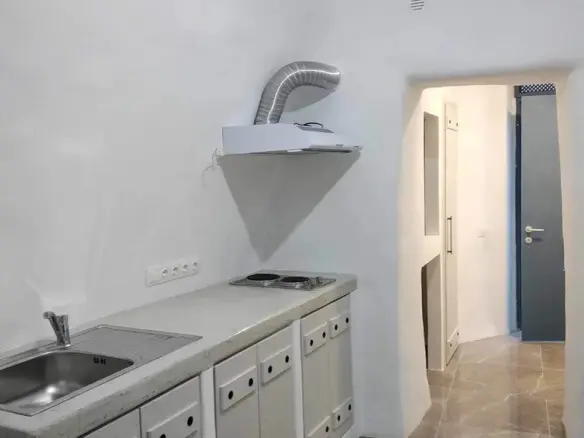 Complex In Santorini, Greece (217 M²)