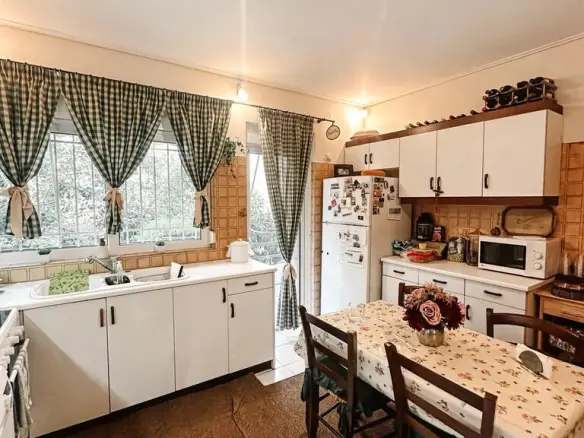 3-bedroom Flat In Nea Chalkidona, Greece (137 M²)