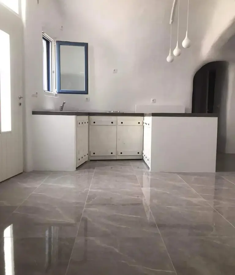 Complex In Santorini, Greece (217 M²)