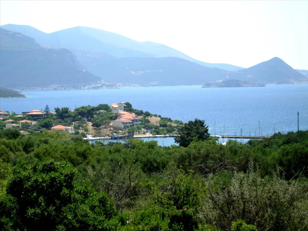 Land Of 4500 M² In Central Greece