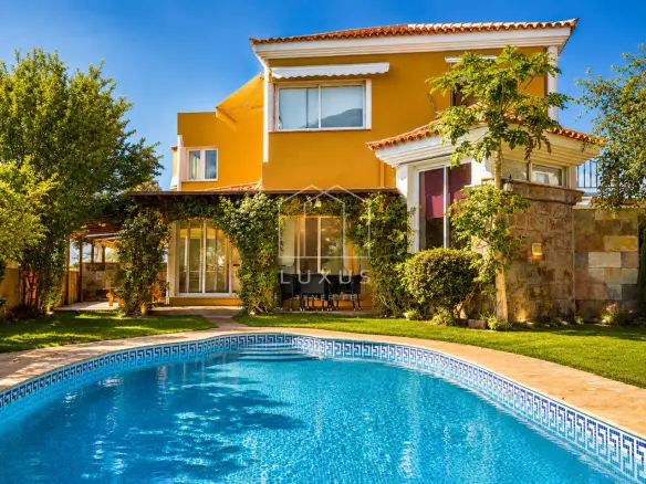 Villa Of 360 M² In Santa Úrsula