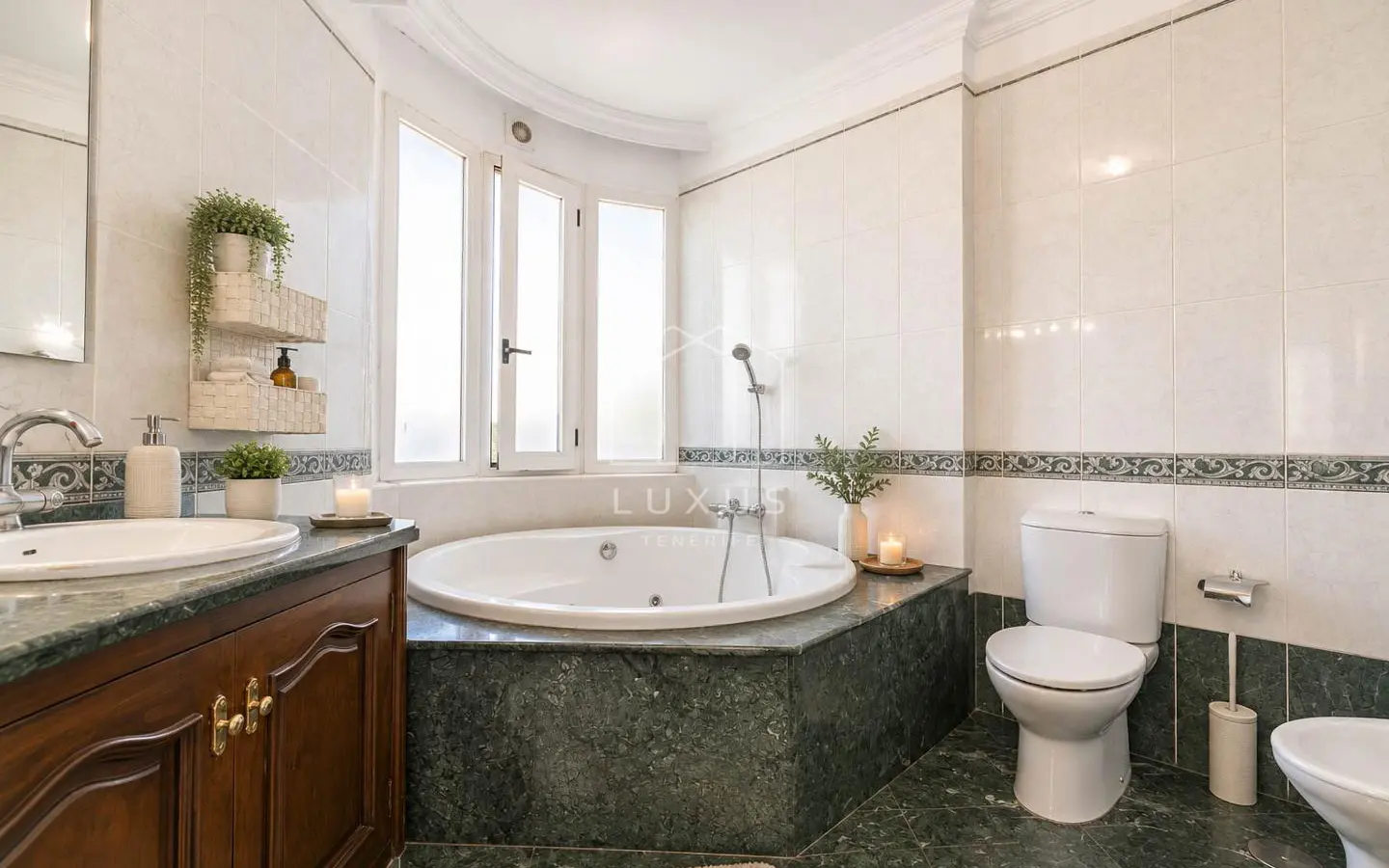 6-bedroom Villa In Santa Úrsula, Spain (360 M²)