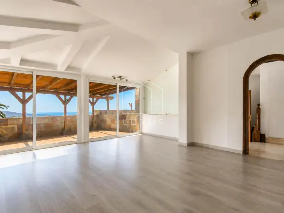 6-bedroom Villa In Santa Úrsula, Spain (360 M²)