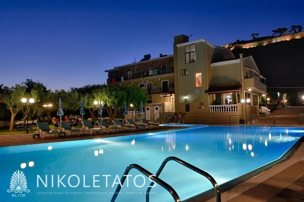Commercial Of X M² With Features In Peratata, Greece