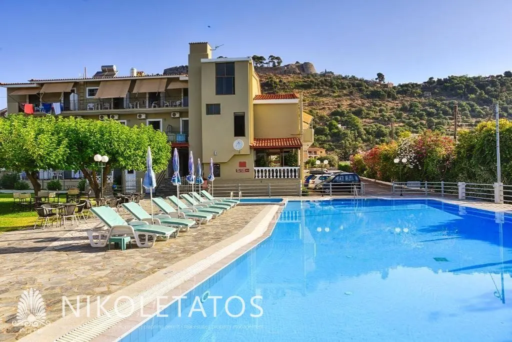 Commercial Of X M² With Features In Peratata, Greece