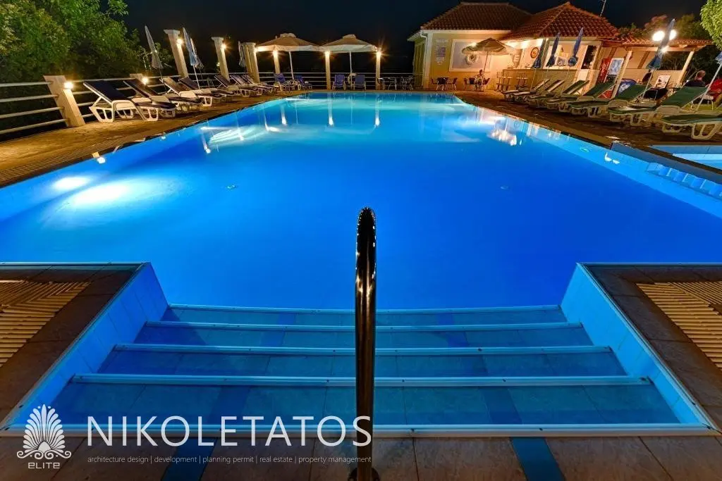 Commercial Of X M² With Features In Peratata, Greece