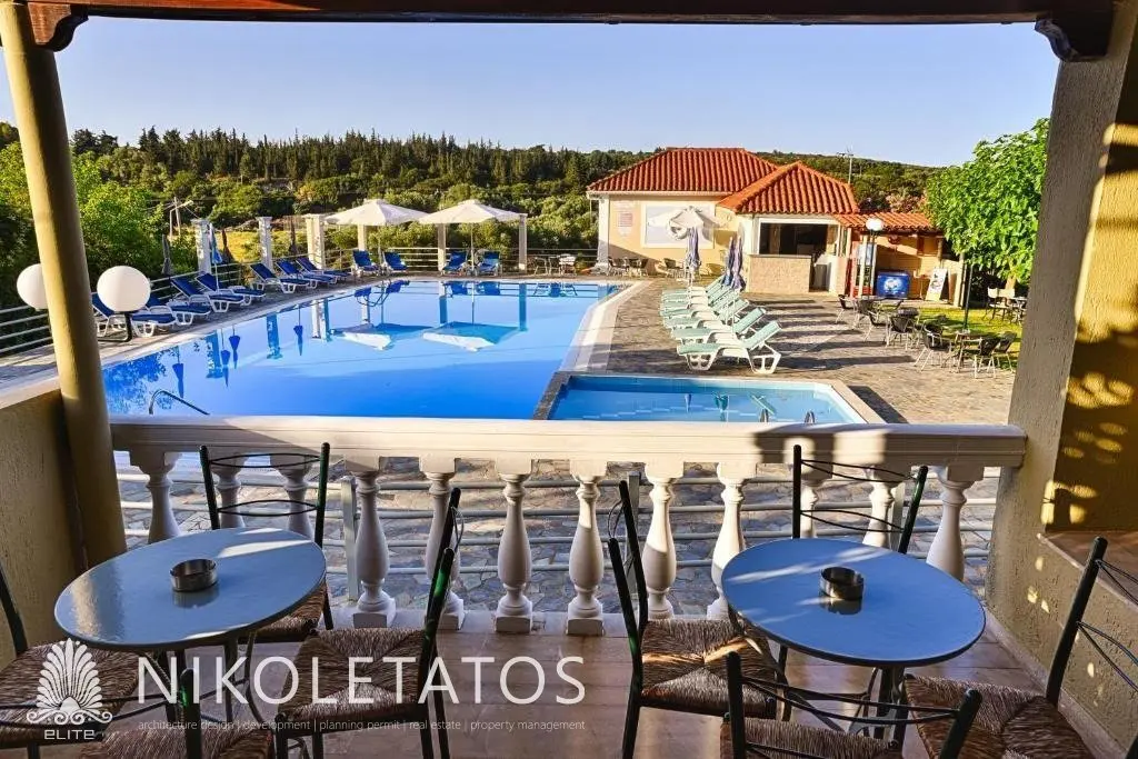 Commercial Of X M² With Features In Peratata, Greece