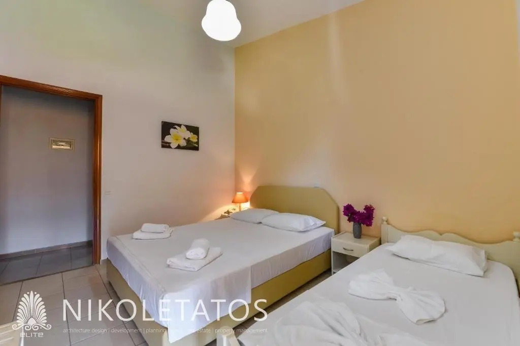Commercial Of X M² With Features In Peratata, Greece