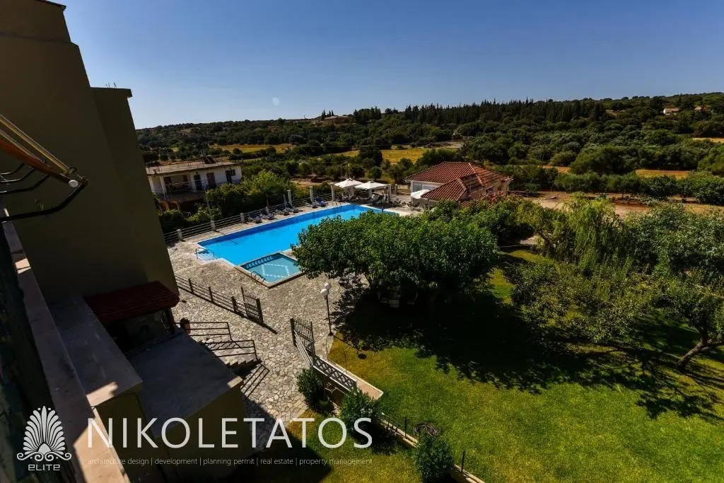 Commercial Of X M² With Features In Peratata, Greece