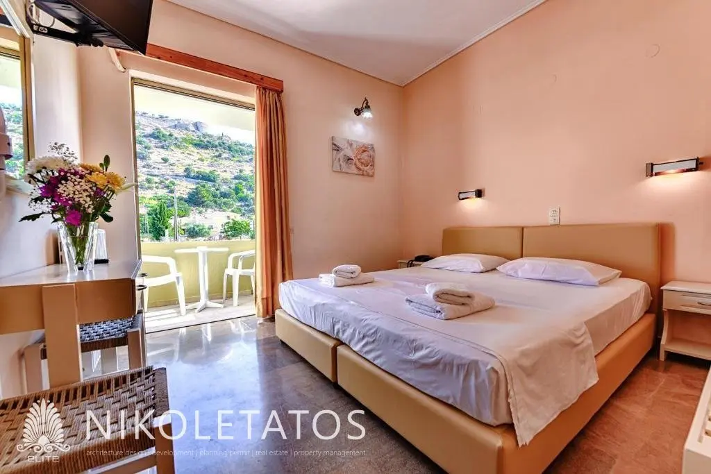 Commercial Of X M² With Features In Peratata, Greece