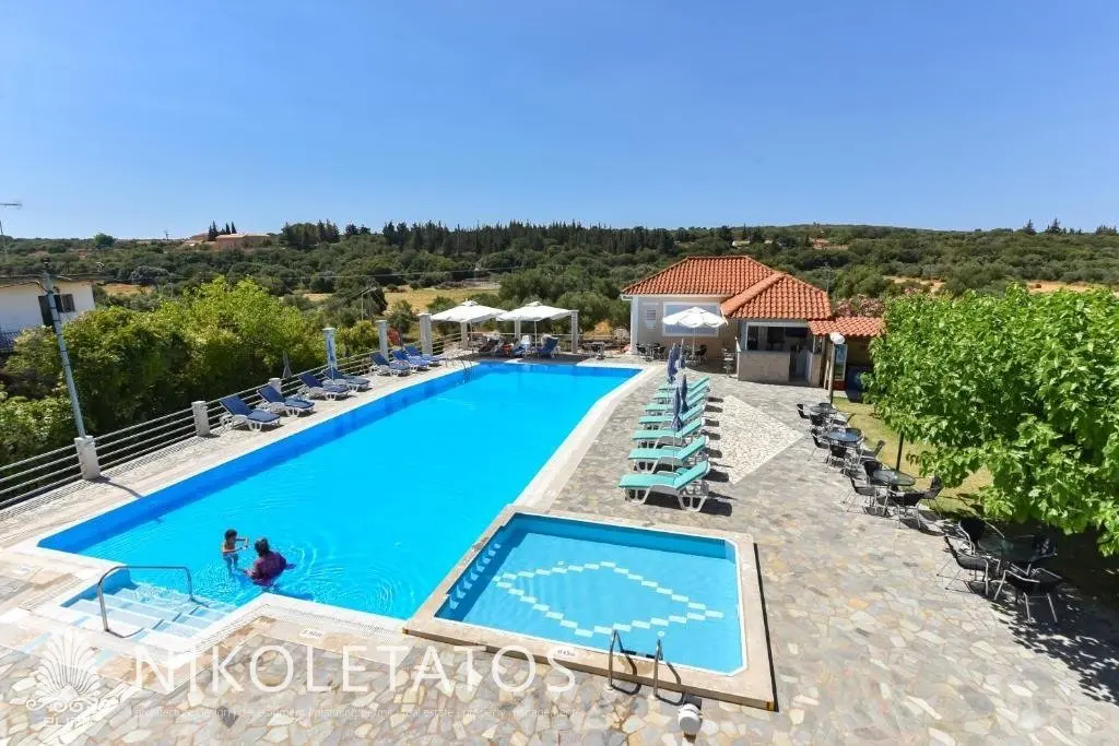 Commercial Of X M² With Features In Peratata, Greece