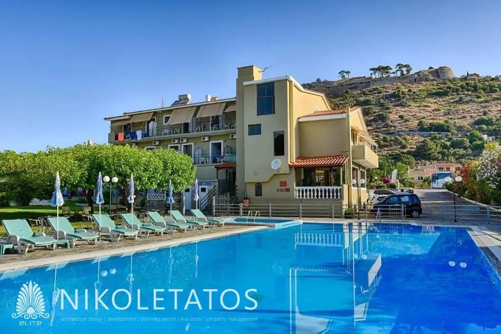 Commercial Of X M² With Features In Peratata, Greece