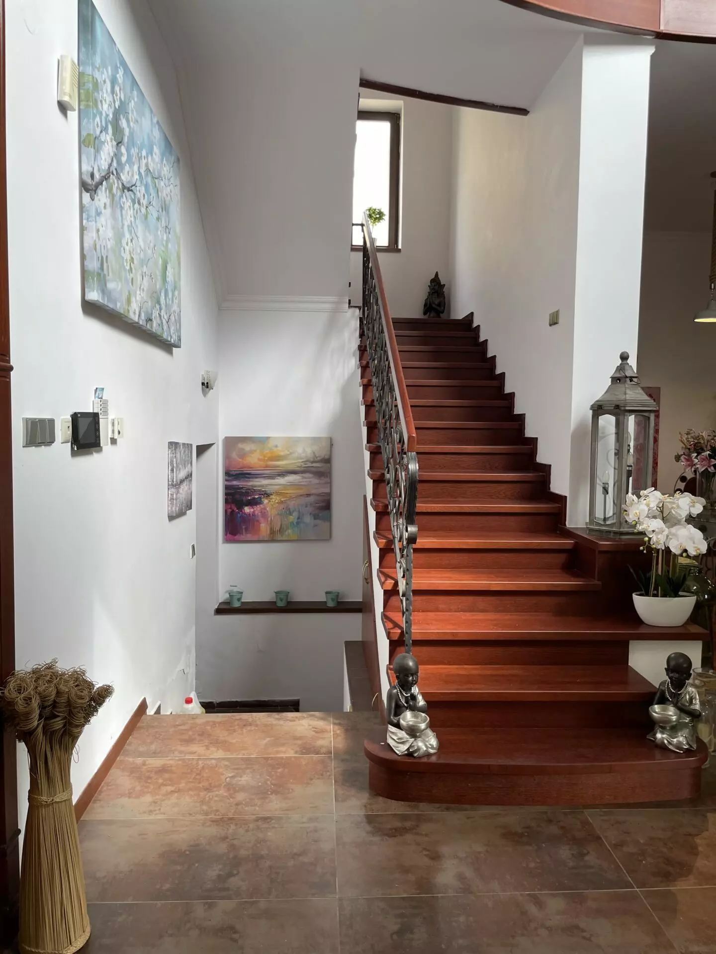 House Of 4 Bedroom With In