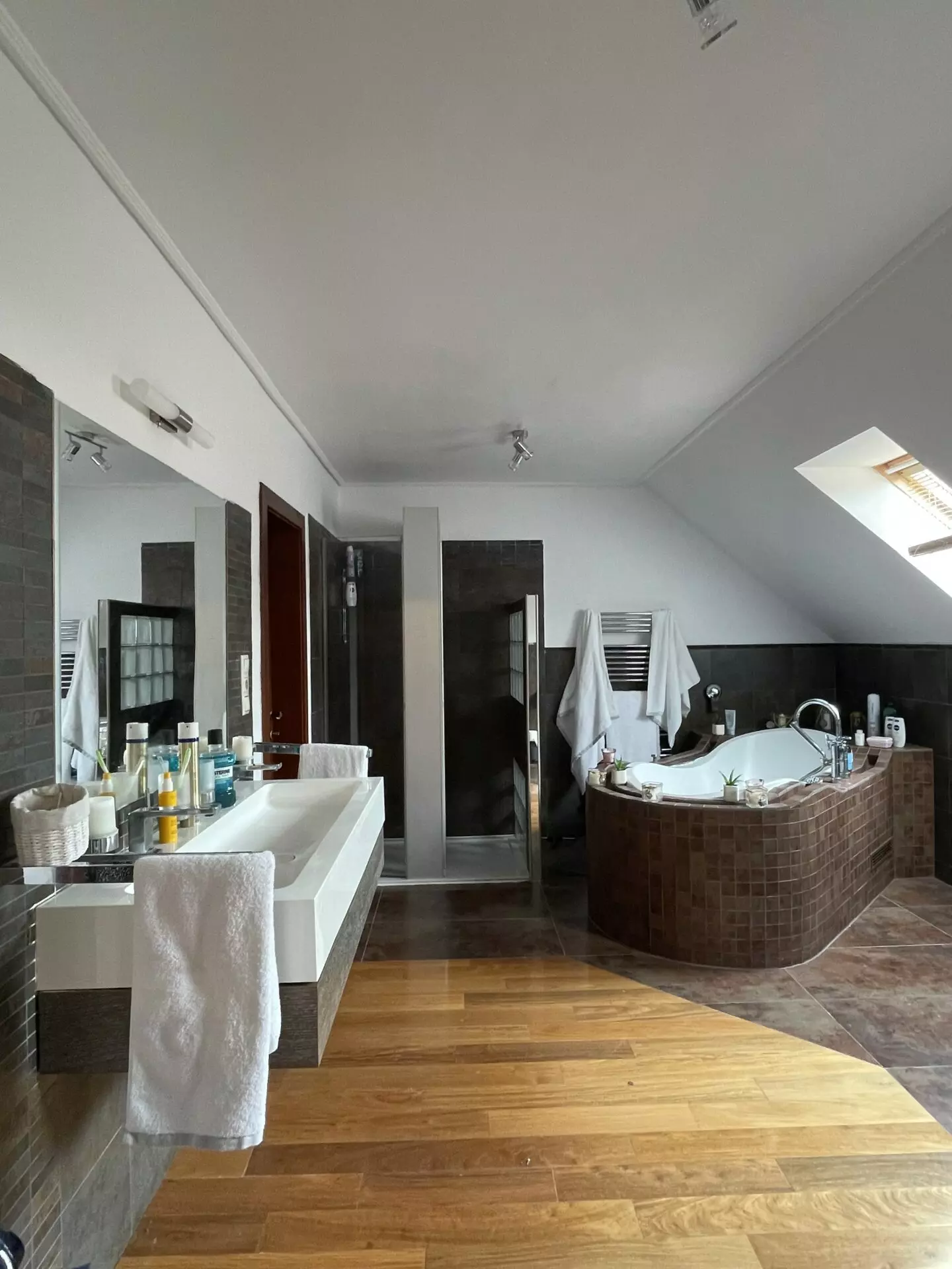House Of 4 Bedroom With In