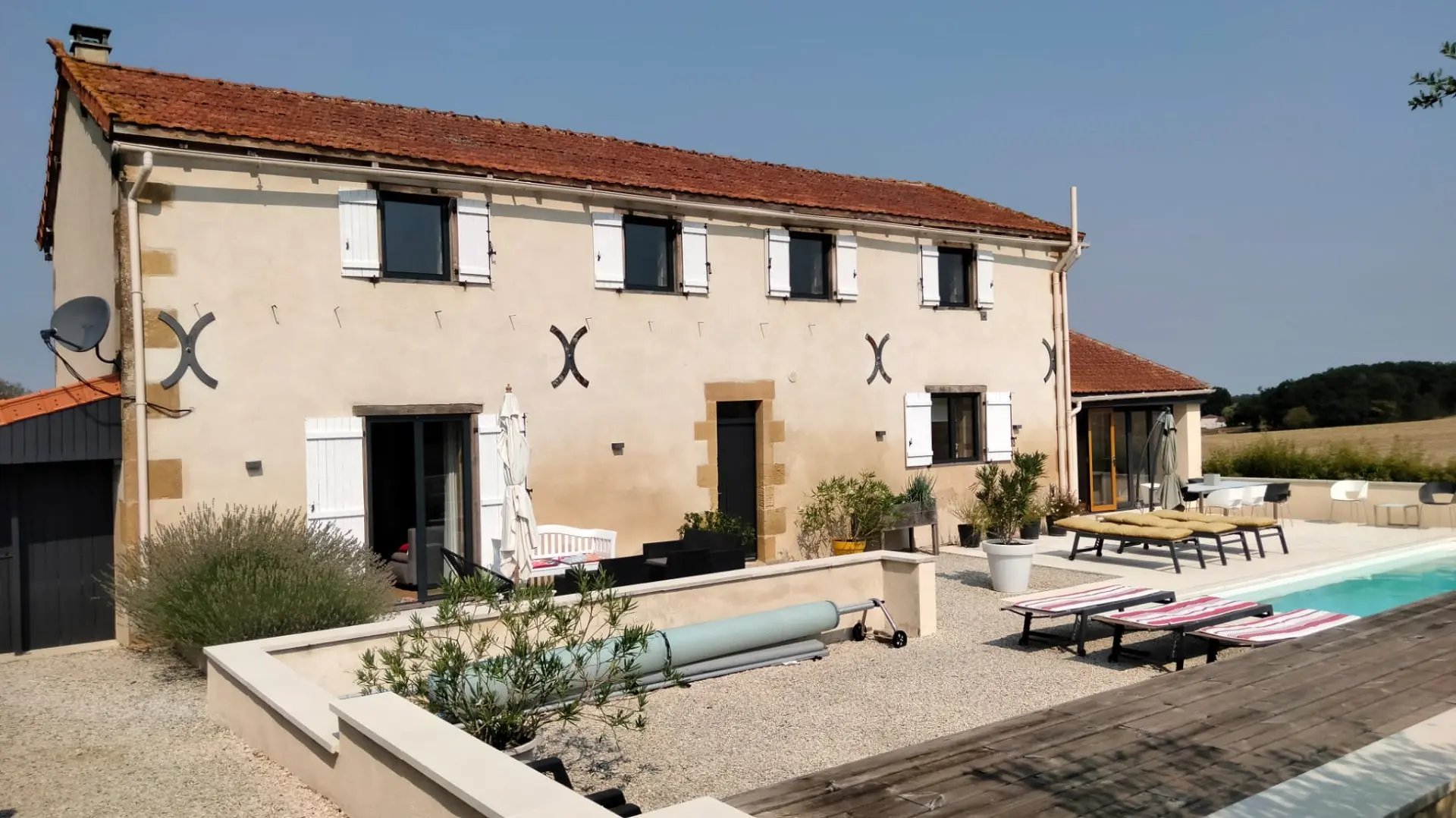 4-bedroom Country House In Pressac, France (163 M²)