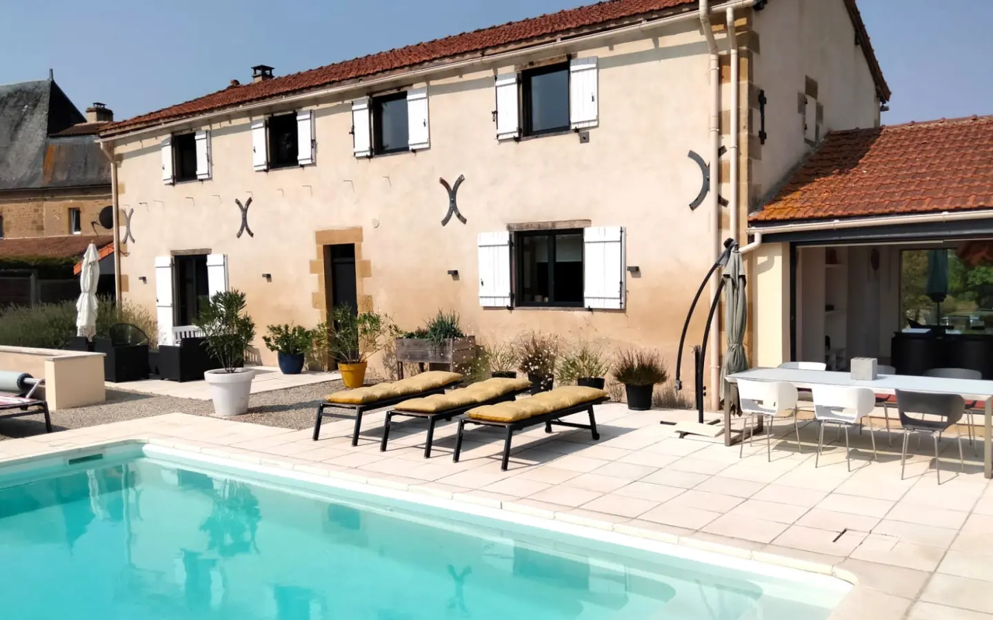 4-bedroom Country House In Pressac, France (163 M²)