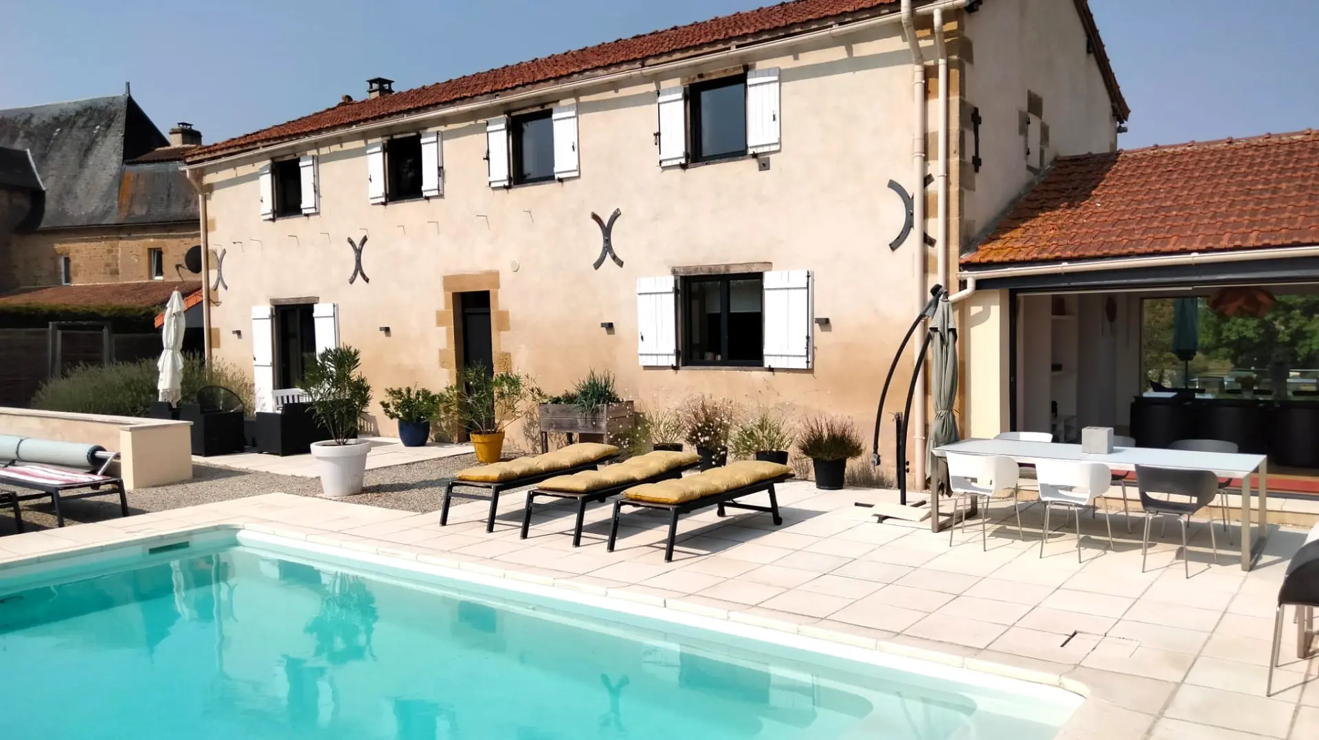 4-bedroom Country House In Pressac, France (163 M²)