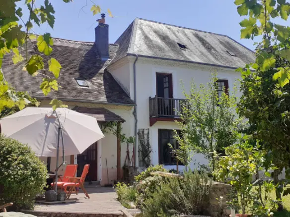 Maison De Maître Of 200 M² With 4 Bedrooms And 2 Guest Houses In Dordogne Village
