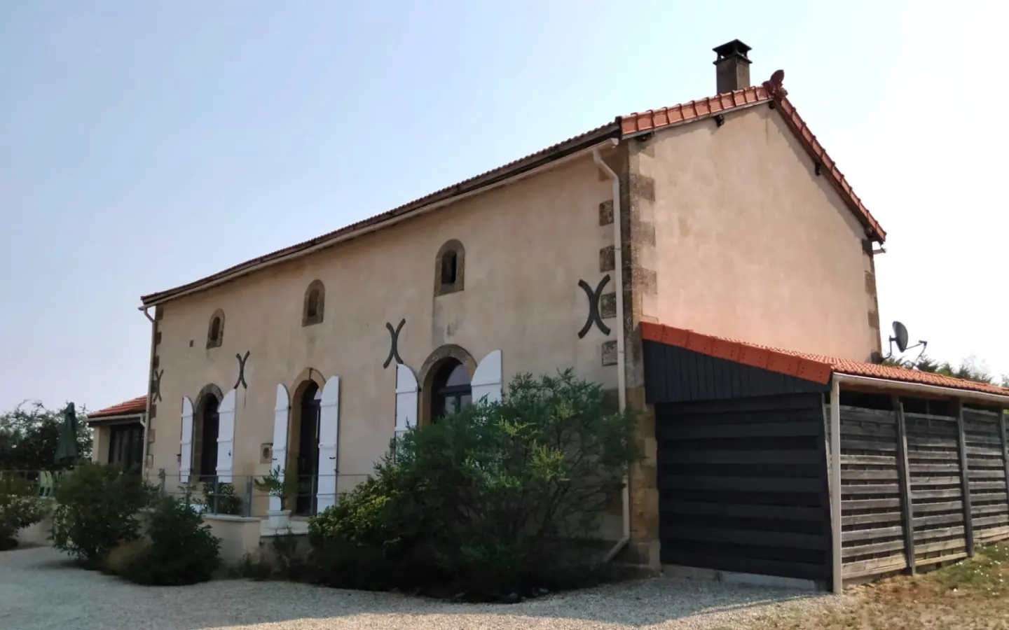4-bedroom Country House In Pressac, France (163 M²)