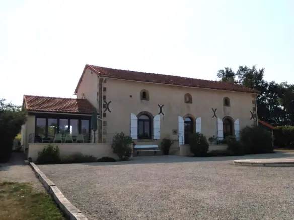 4-bedroom Country House In Pressac, France (163 M²)