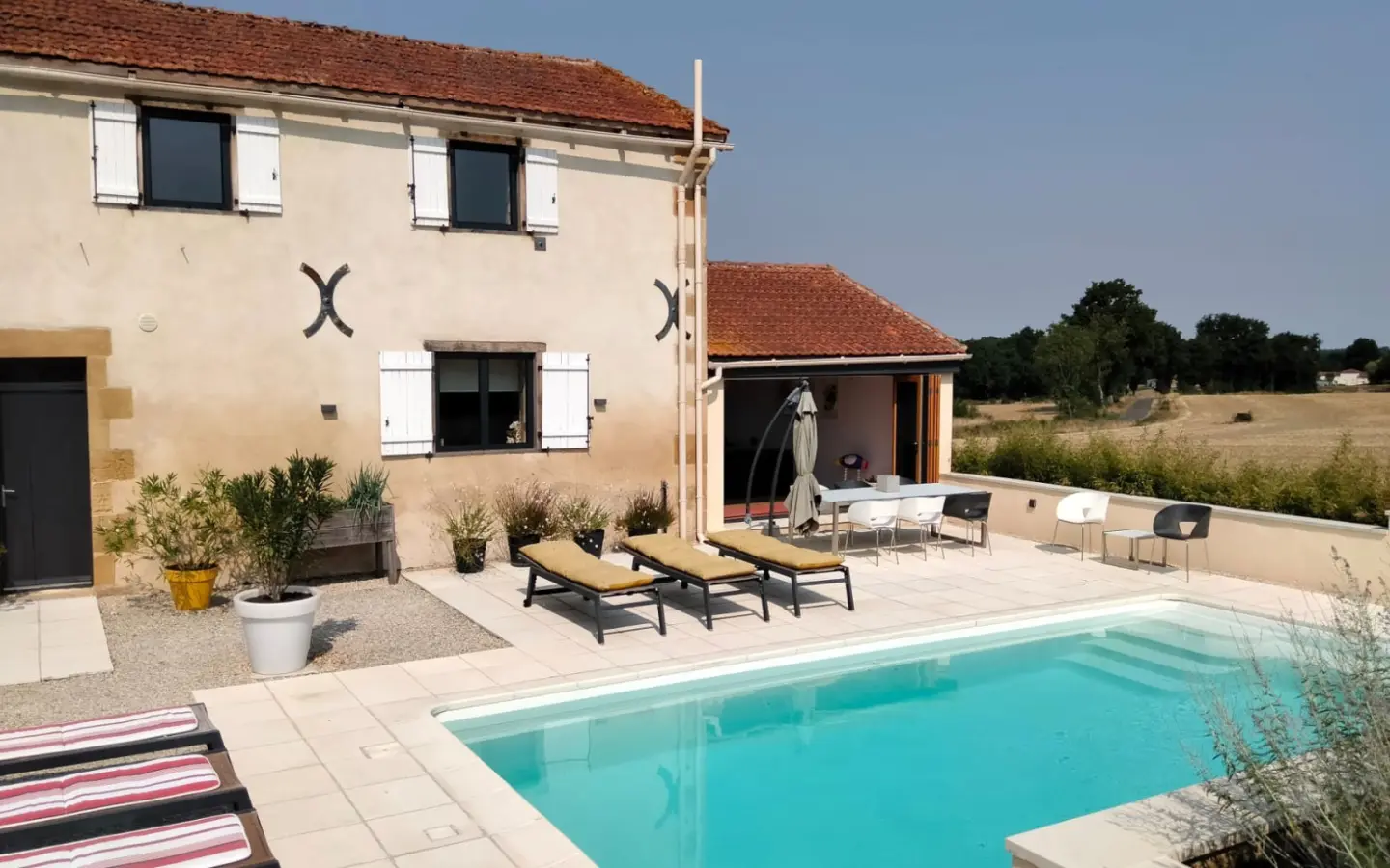 4-bedroom Country House In Pressac, France (163 M²)