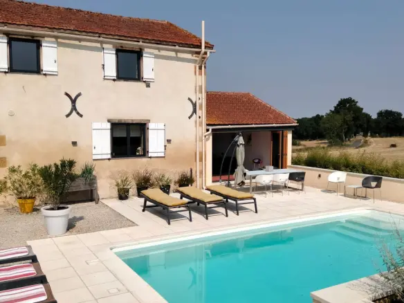 4-bedroom Country House In Pressac, France (163 M²)