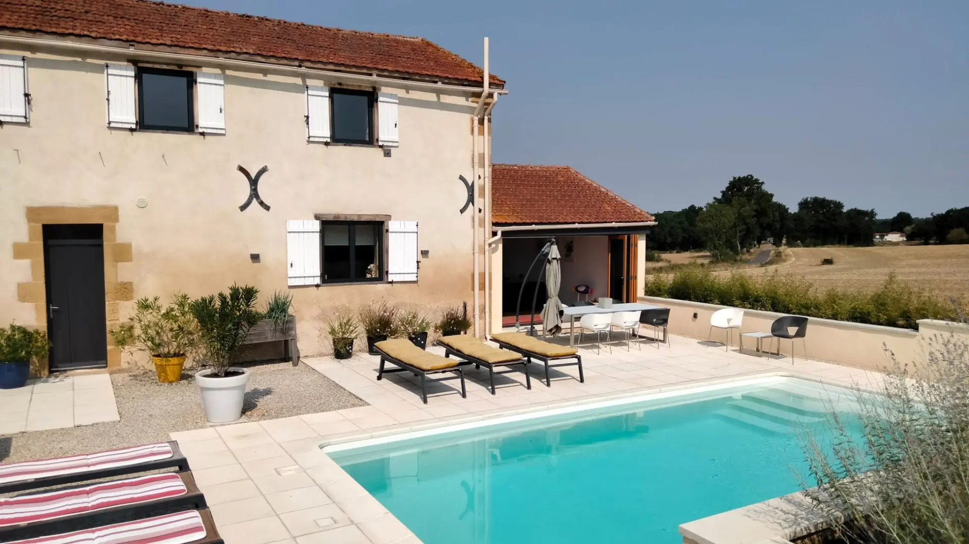 4-bedroom Country House In Pressac, France (163 M²)