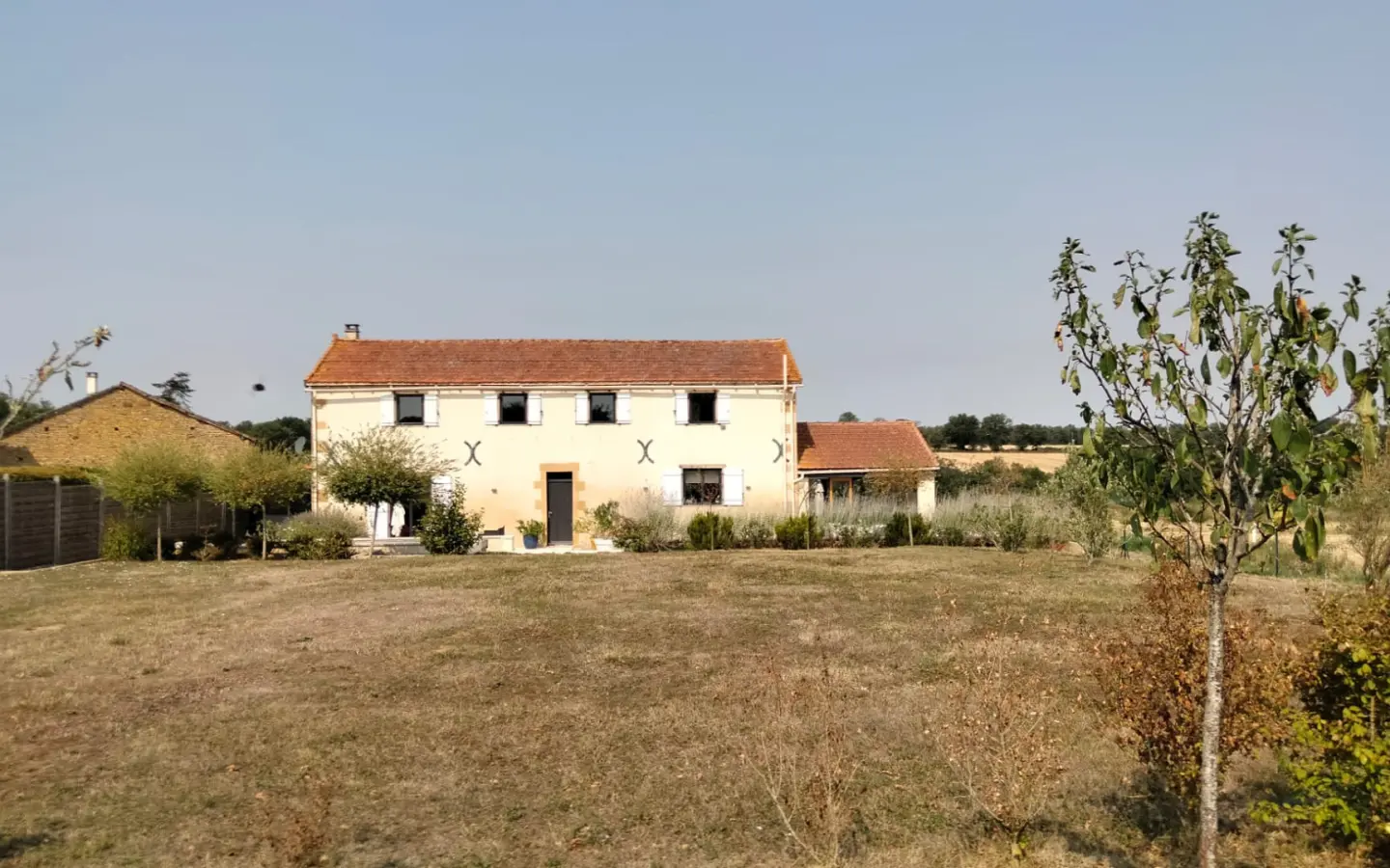 4-bedroom Country House In Pressac, France (163 M²)
