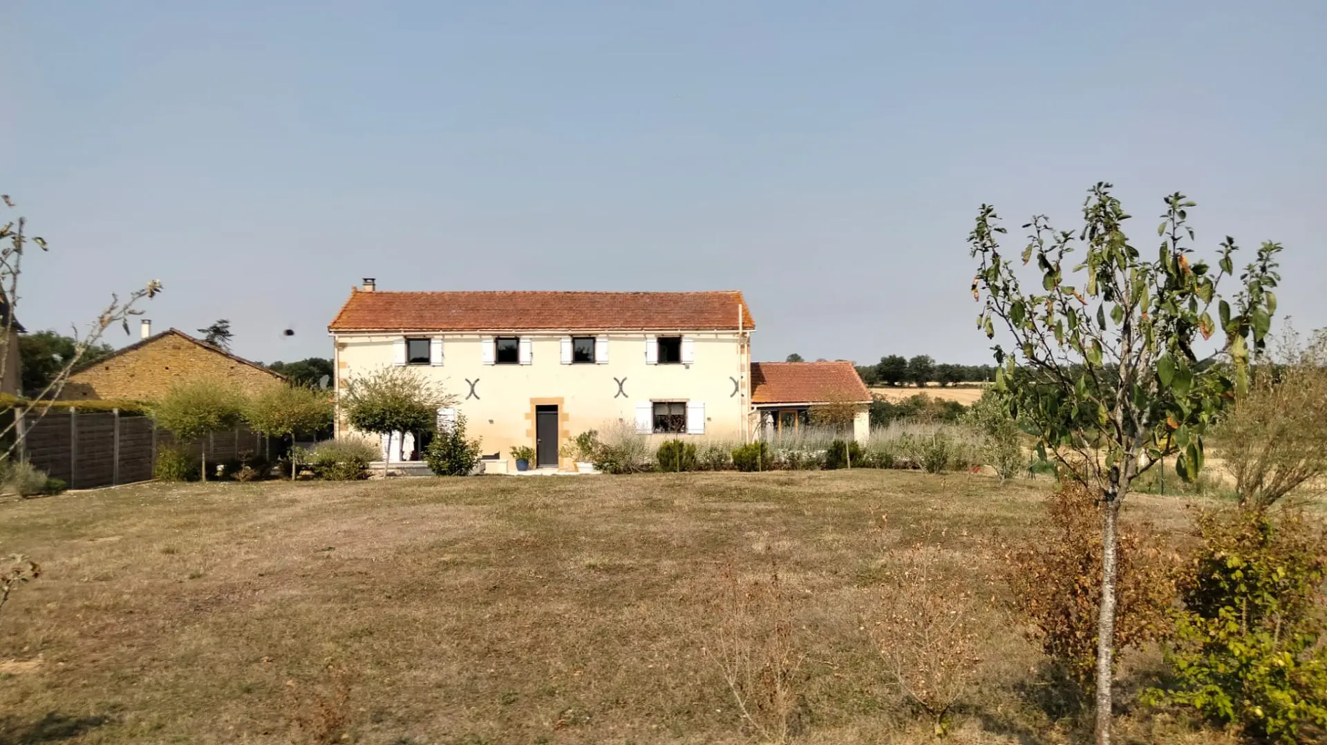 4-bedroom Country House In Pressac, France (163 M²)