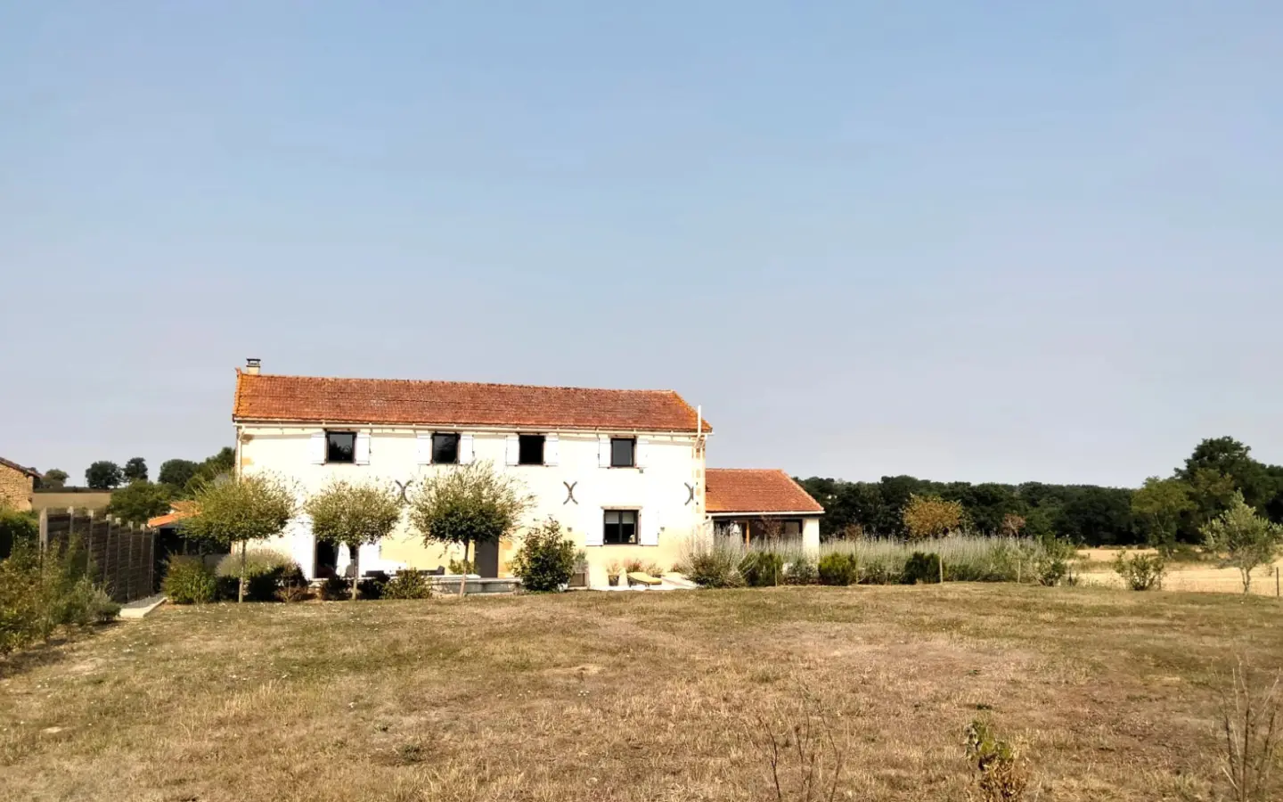 4-bedroom Country House In Pressac, France (163 M²)
