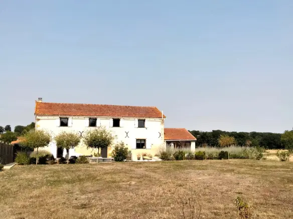 4-bedroom Country House In Pressac, France (163 M²)