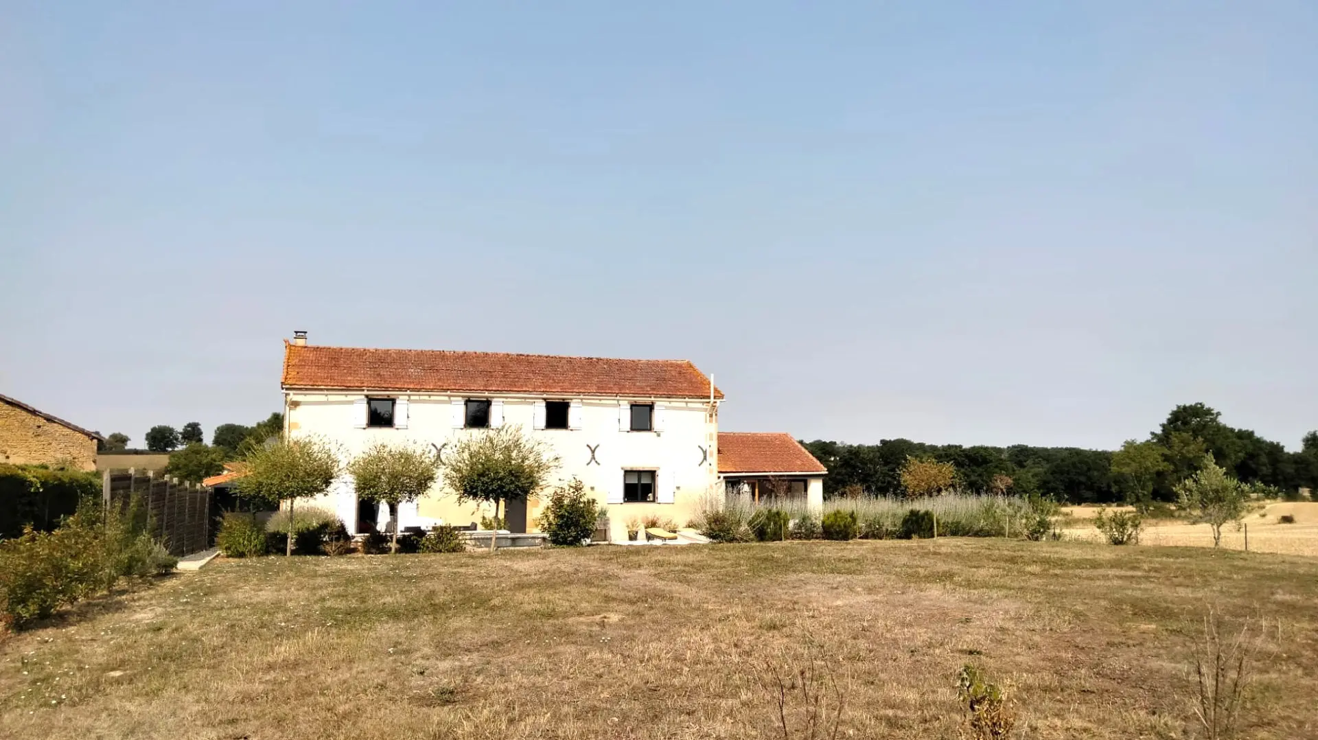 4-bedroom Country House In Pressac, France (163 M²)