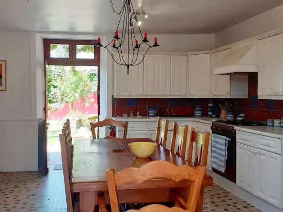4-bedroom Maison De Maitre In Saint-priest-les-fougeres, France (182 M²)