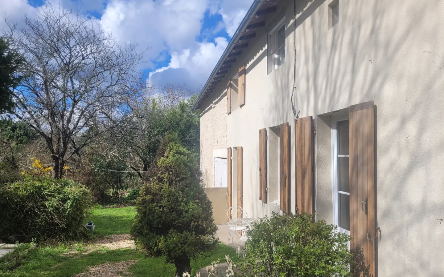 4-bedroom Village House In Yviers, France (152 M²)