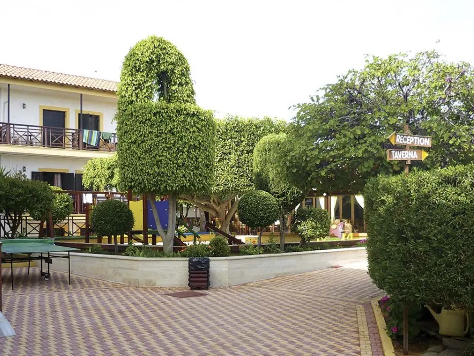Hotel Of 2500 M² In Crete