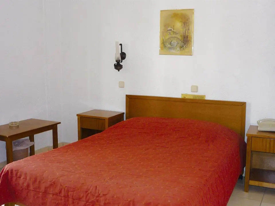Hotel Of 2500 M² In Crete